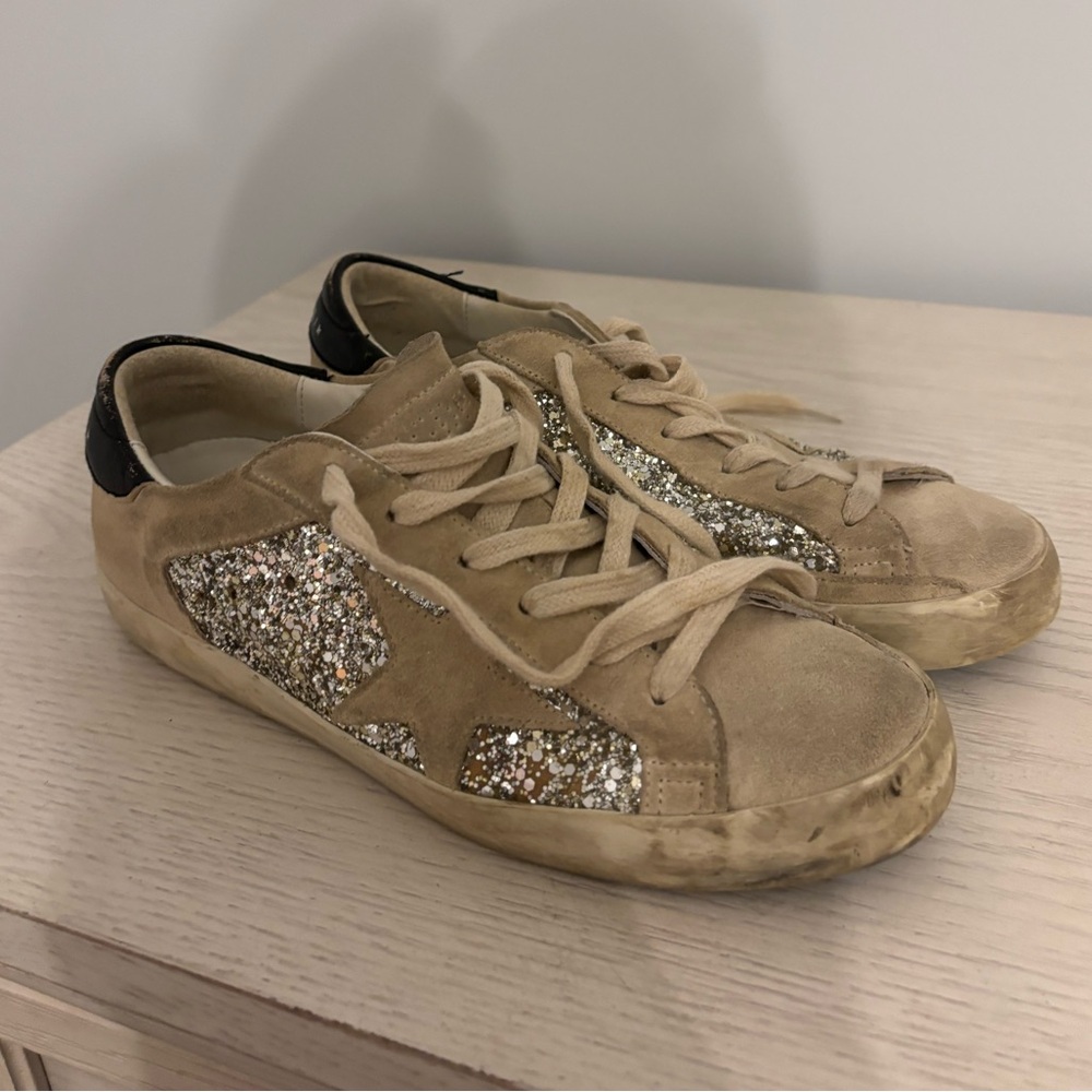 Golden Goose Superstar Sneakers ⭐️LIKE NEW!